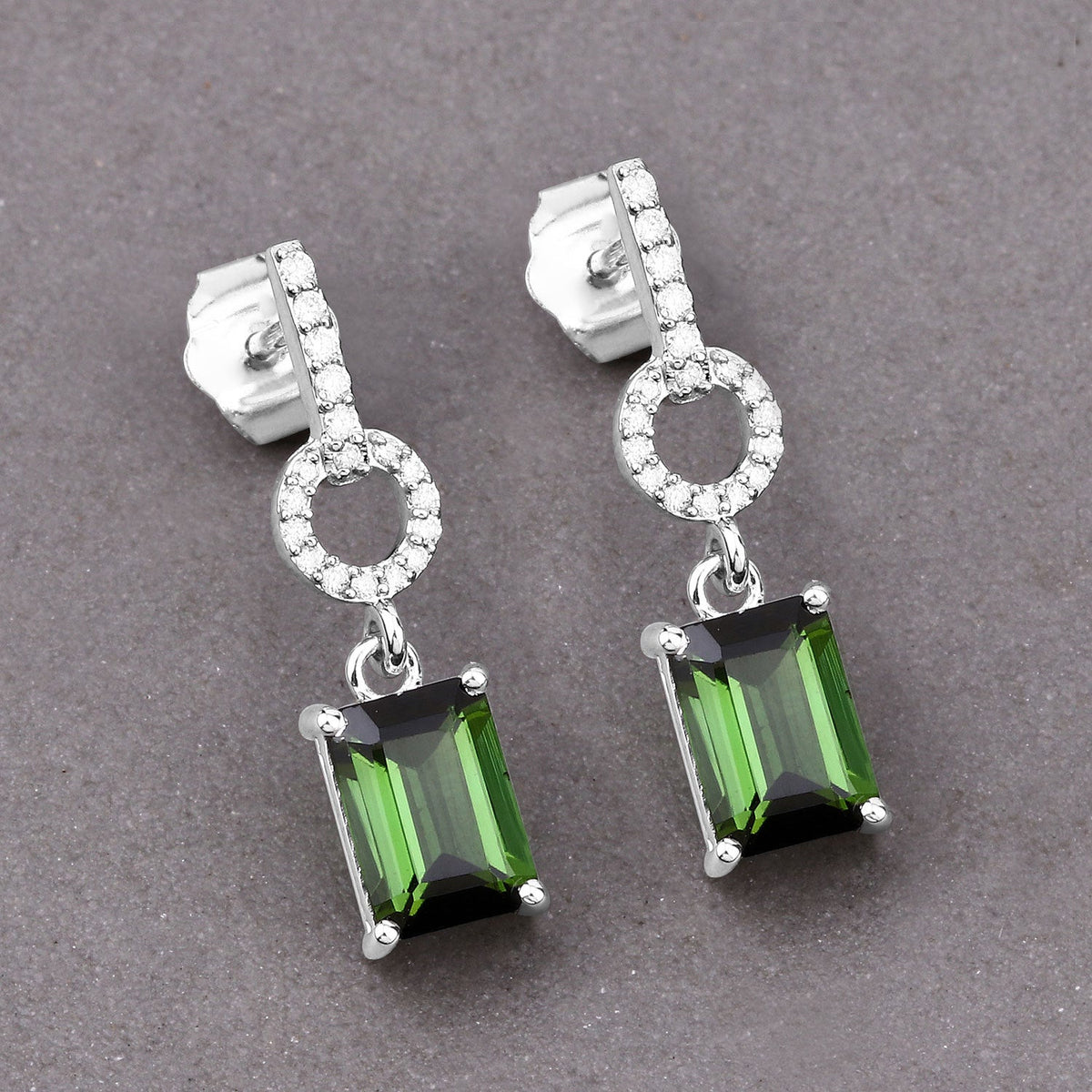 Pendientes de Oro Blanco de 14K con Turmalina Verde Genuina de 2.28 Quilates y Diamantes Blancos