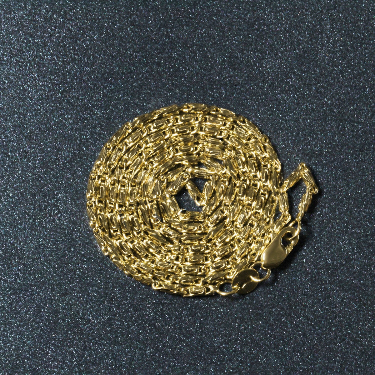 Cadena con colgante de eslabones calados corte diamante en oro amarillo de 14k (1,5 mm)