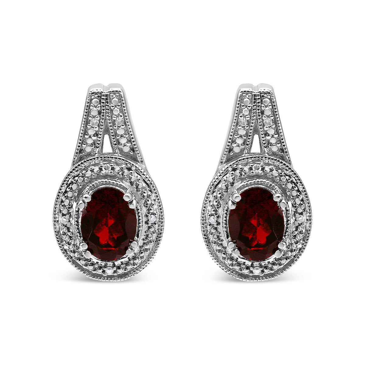 Pendientes de Plata Fina de .925 con Acentos de Diamante y Granate Rojo Ovalado de 8x6mm (Color I-J, Claridad I1-I2)