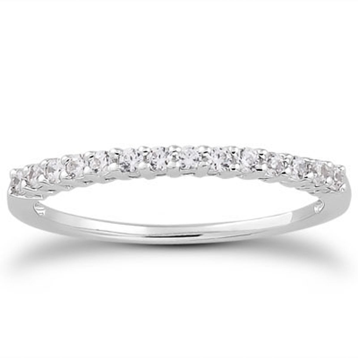Alianza de boda de oro blanco de 14k con diamantes engastados en garras compartidas y galería tipo "airline"