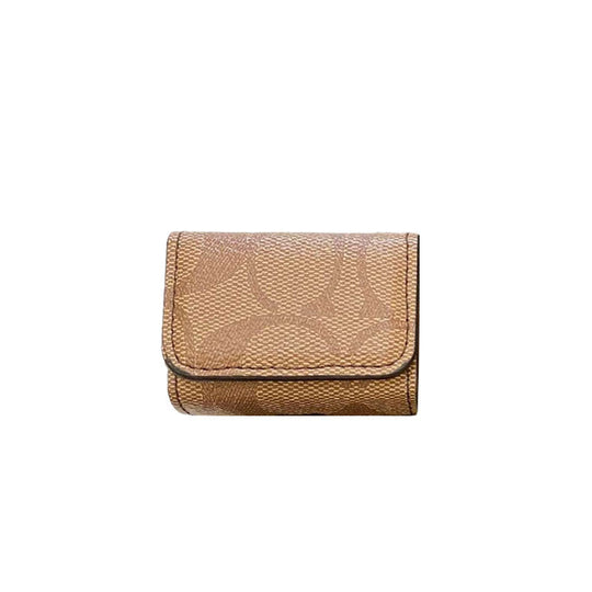 Photo of {{ product.title | truncate: 80, '' | escape }}
