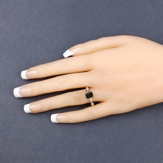 Photo of {{ product.title | truncate: 80, '' | escape }}