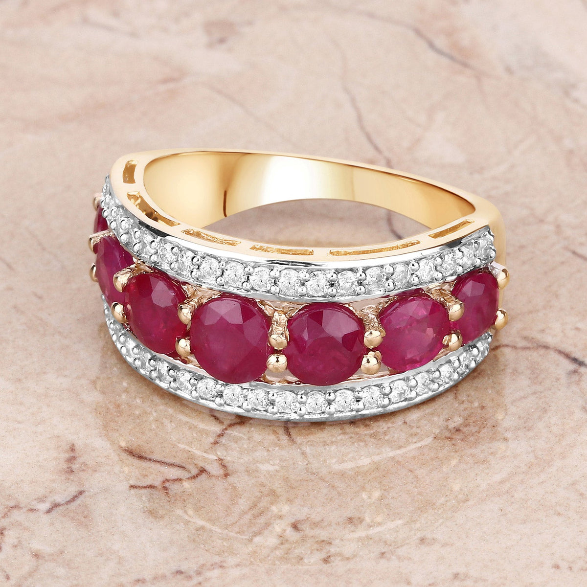 Anillo de oro amarillo de 14K con rubí auténtico de 3.24 quilates y diamantes blancos