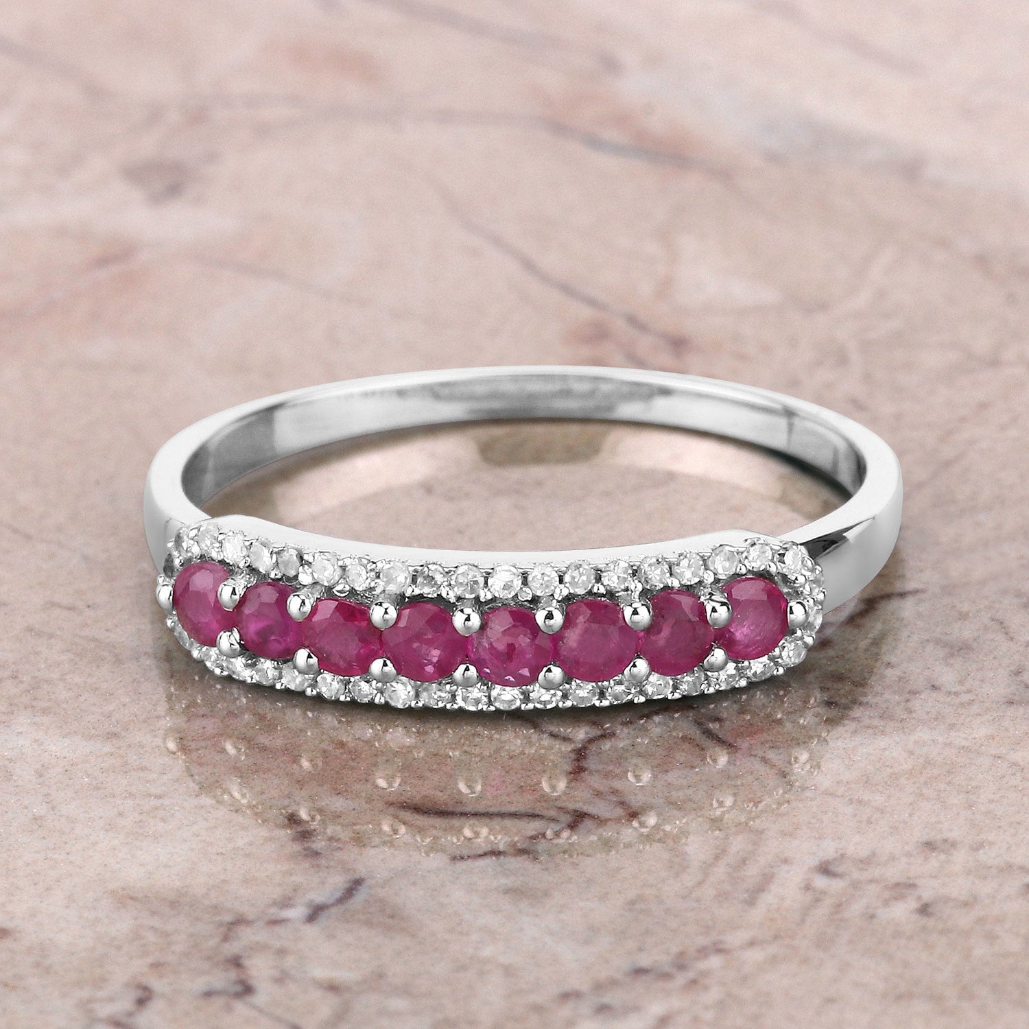 Anillo de oro blanco de 14K con rubí genuino de 0.47 quilates y diamantes blancos