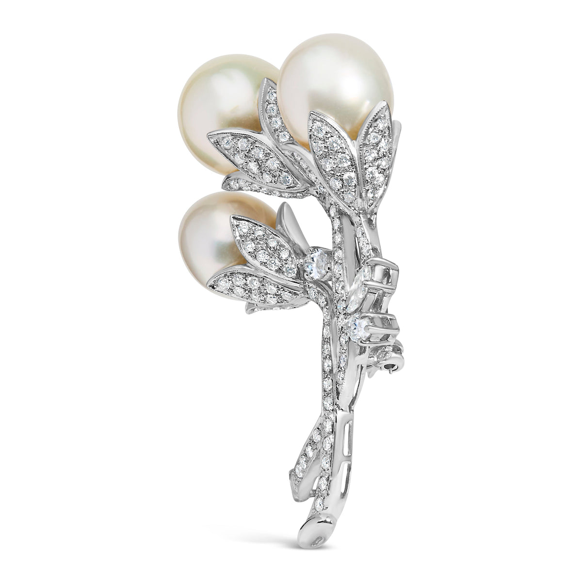 Broche con diseño floral de diamantes y perlas de los Mares del Sur, oro blanco de 18K y 2 1/5 Cttw (color G-H, claridad VS1-VS2)