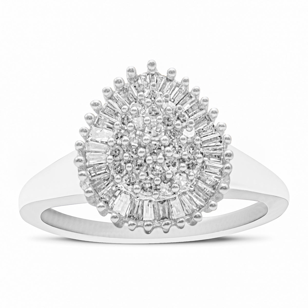 Anillo tipo cóctel en oro blanco de 10K con racimo pavé abovedado en forma de pera de diamante talla redonda y baguette de 1/2 quilate total con halo (color H-I, claridad SI1-SI2) - Talla 5