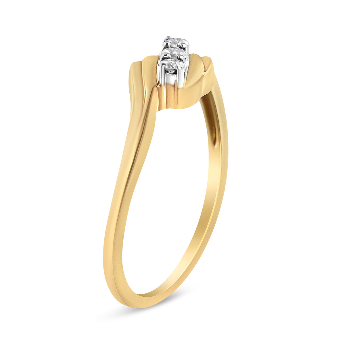 Anillo de cóctel de moda de tres piedras con diamantes de 1/10 Cttw (color I-J, claridad I2-I3) en oro amarillo de 10K sobre plata de ley .925 - Talla 6