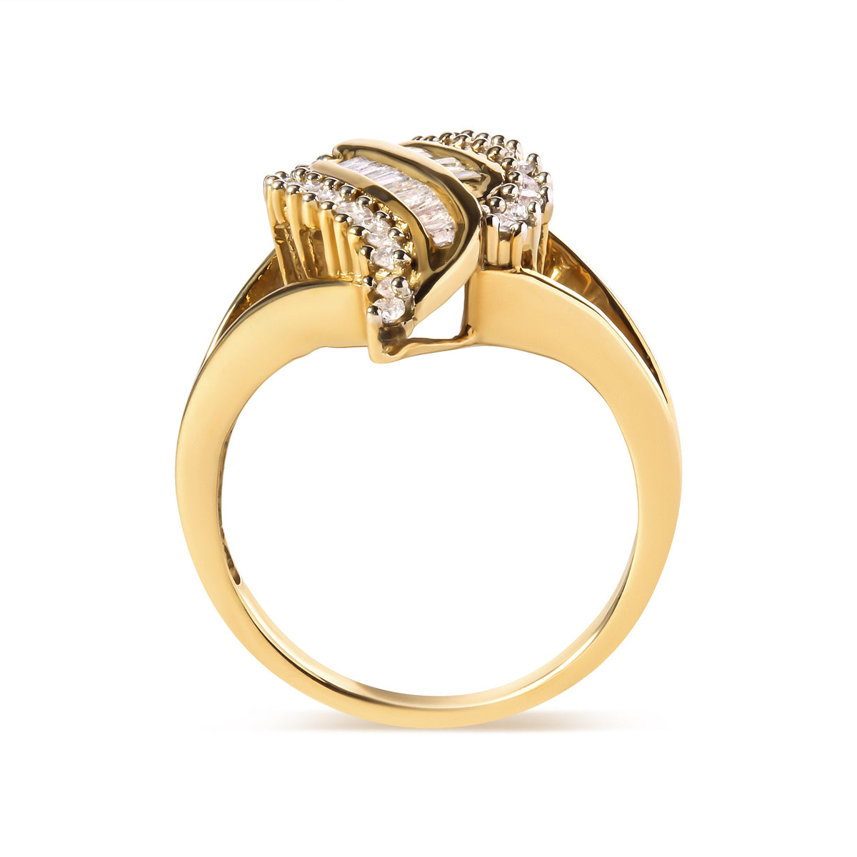 Anillo de cóctel de oro amarillo de 10K con diamantes de talla redonda y baguette de 1/2 quilate (color H-I, claridad I1-I2)