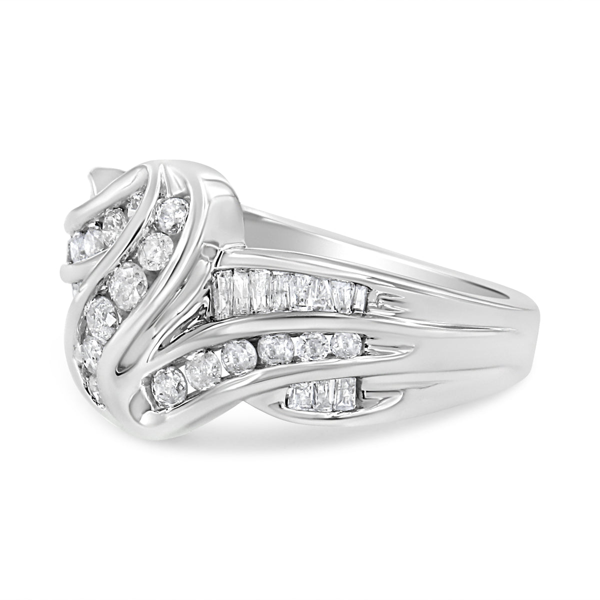 Anillo de oro blanco de 10K con diamantes redondos y talla baguette de 3/4 Cttw, diseño Bypass (Color H-I, Claridad I2-I3) - Talla 6