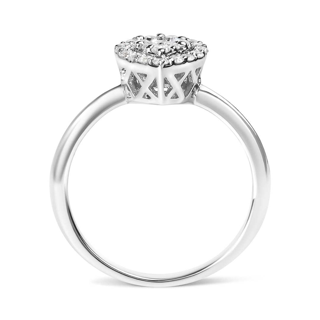 Anillo de promesa en forma de pera de oro blanco de 10K con racimo de diamantes redondos cultivados en laboratorio de 3/8 Cttw (Color G-H, Claridad VS2-SI1) - Talla 7