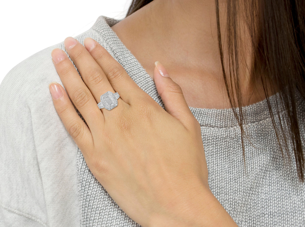 Anillo de plata de ley .925 con diamantes redondos y baguette en engaste catedral (0.75 Cttw, color H-I, claridad I2-I3) - Talla 7