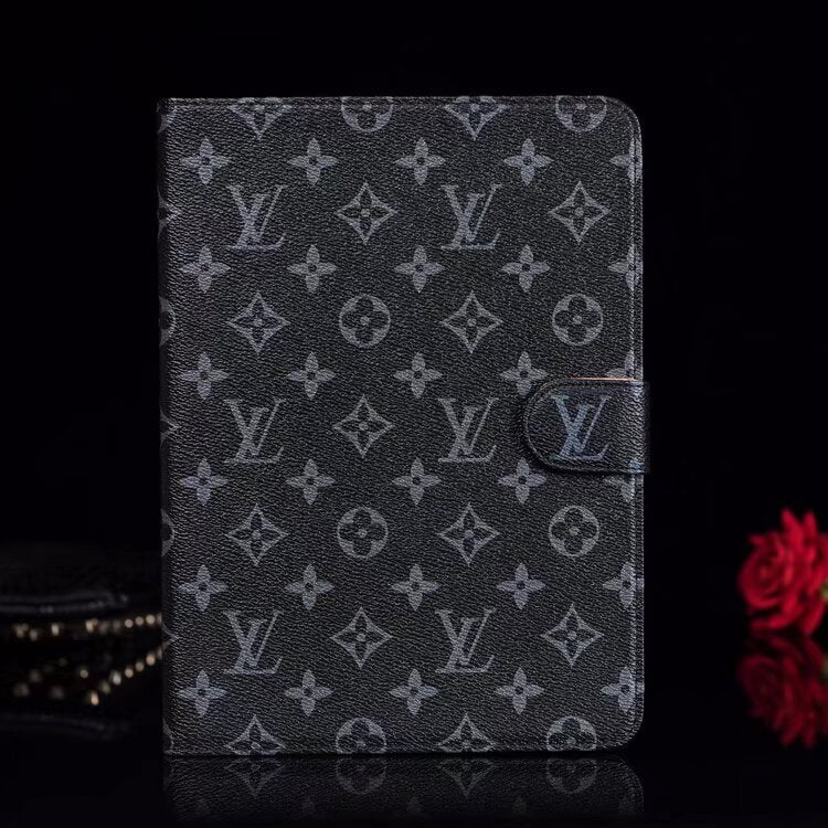 Elegante funda protectora de piel con solapa y monograma para iPad de Apple