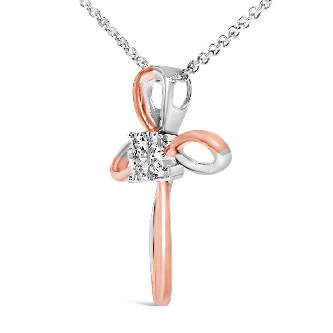 Collar con colgante de cruz chapado en oro rosa de 10 quilates y plata de ley con acento de diamante