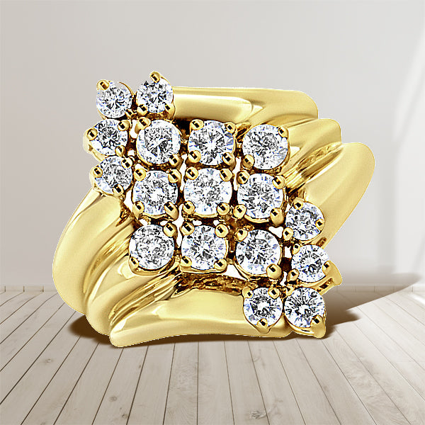 Anillo de cóctel en oro amarillo de 10K con racimo de diamantes de 1 1/2 Cttw y vástago cónico (color I-J, claridad I1-I2) - Talla 7