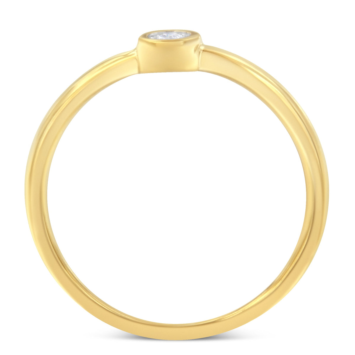 Anillo de diamantes chapado en oro amarillo de 14 quilates de plata de ley .925 con engaste milagroso (1/20 quilates en total, color J-K, claridad I1-I2) - Talla 6