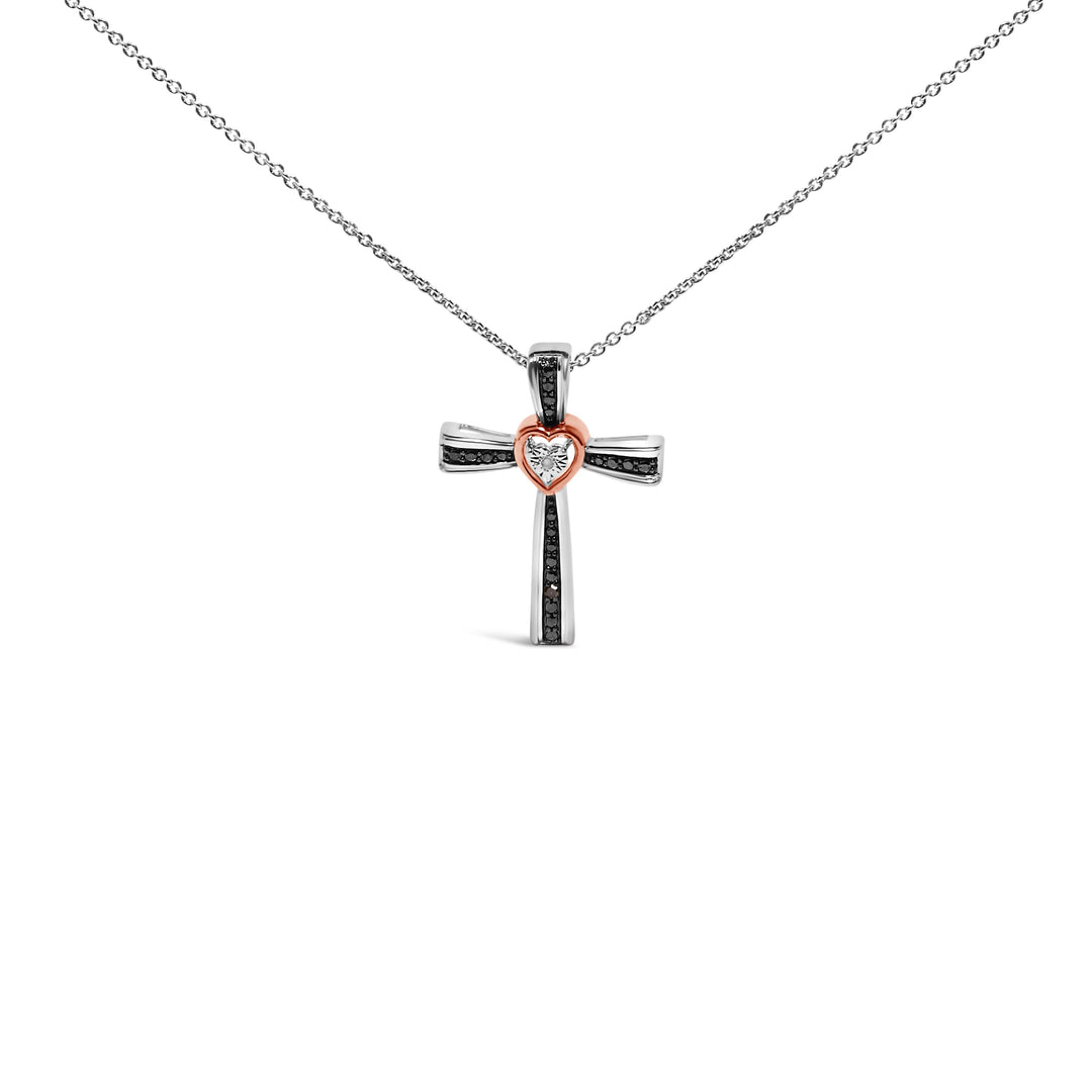 Collar con colgante de cruz con corazón y acento de diamante de rodio negro en plata de ley chapada en oro rosa de 14 quilates