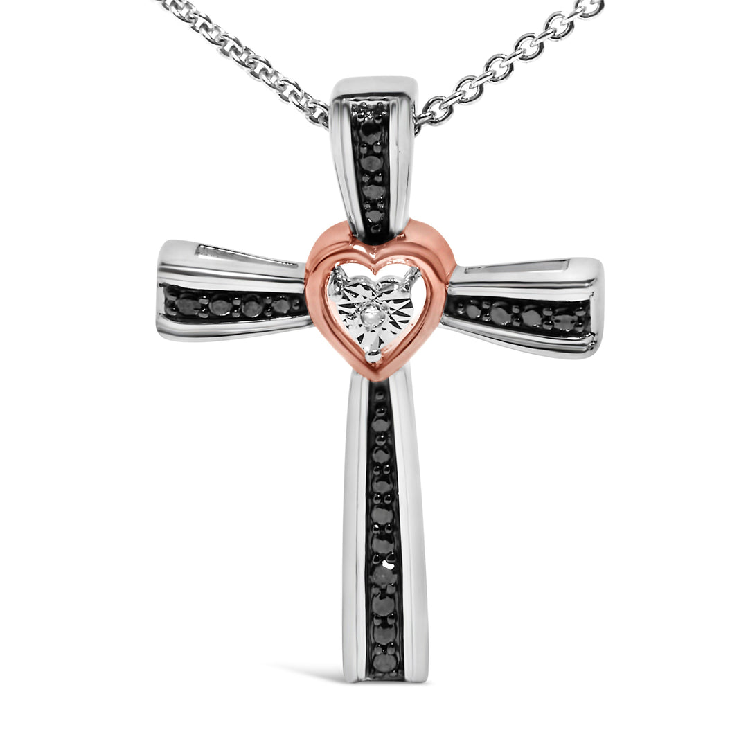 Collar con colgante de cruz con corazón y acento de diamante de rodio negro en plata de ley chapada en oro rosa de 14 quilates