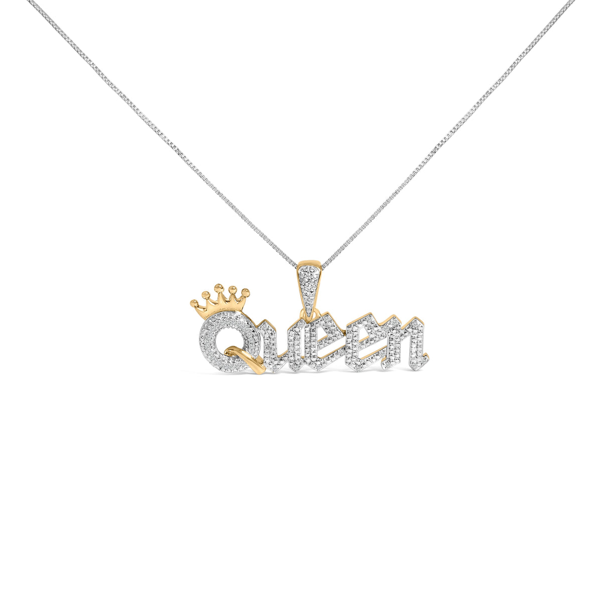 Collar con colgante de placa de identificación "Queen" de plata de ley chapada en oro amarillo de 14 quilates con diamantes de 1/10 Cttw