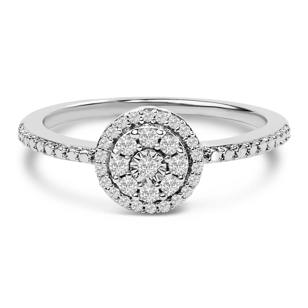 Anillo de halo con motivo redondo de diamante de 1/5 Cttw de plata de ley