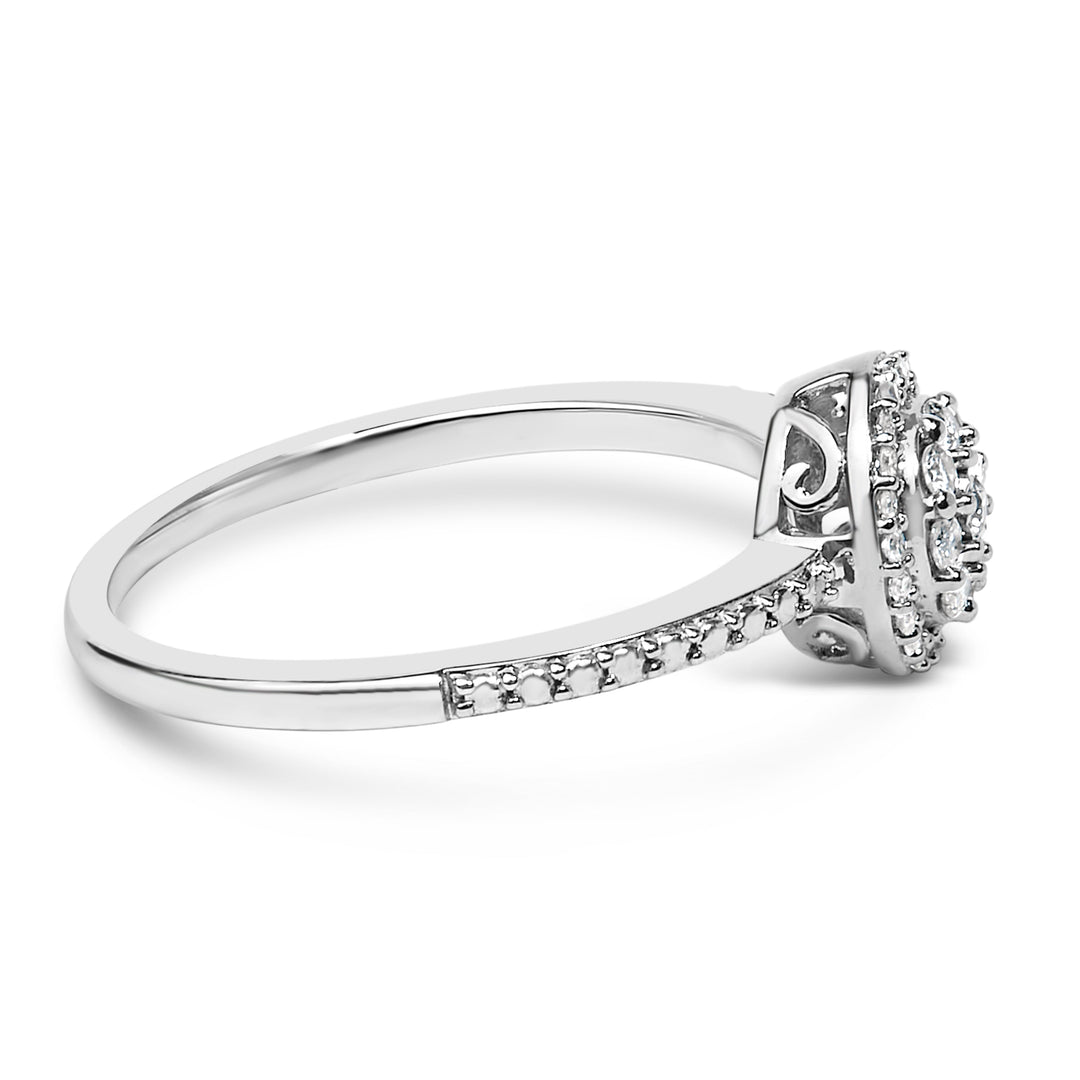 Anillo de halo con motivo redondo de diamante de 1/5 Cttw de plata de ley