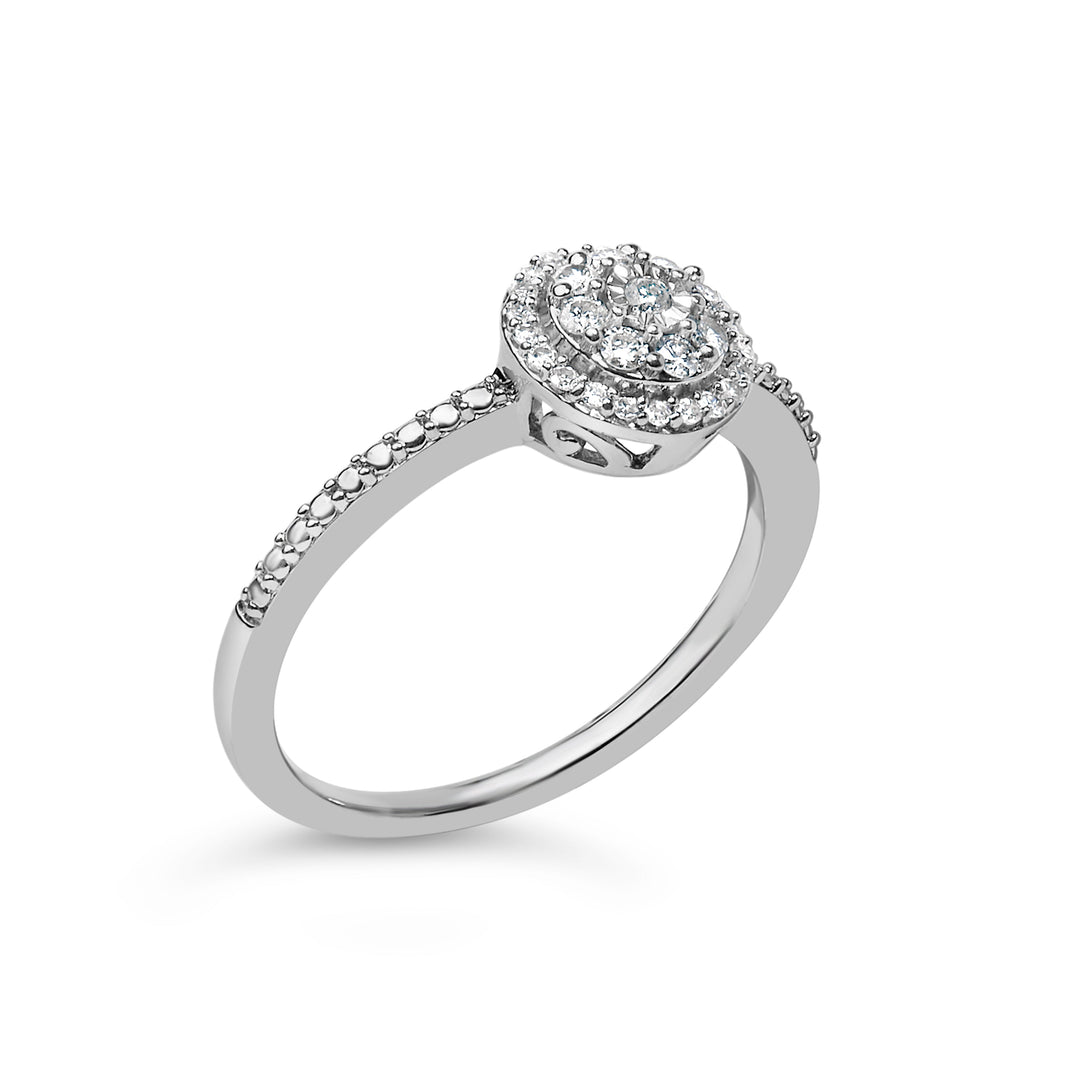 Anillo de halo con motivo redondo de diamante de 1/5 Cttw de plata de ley