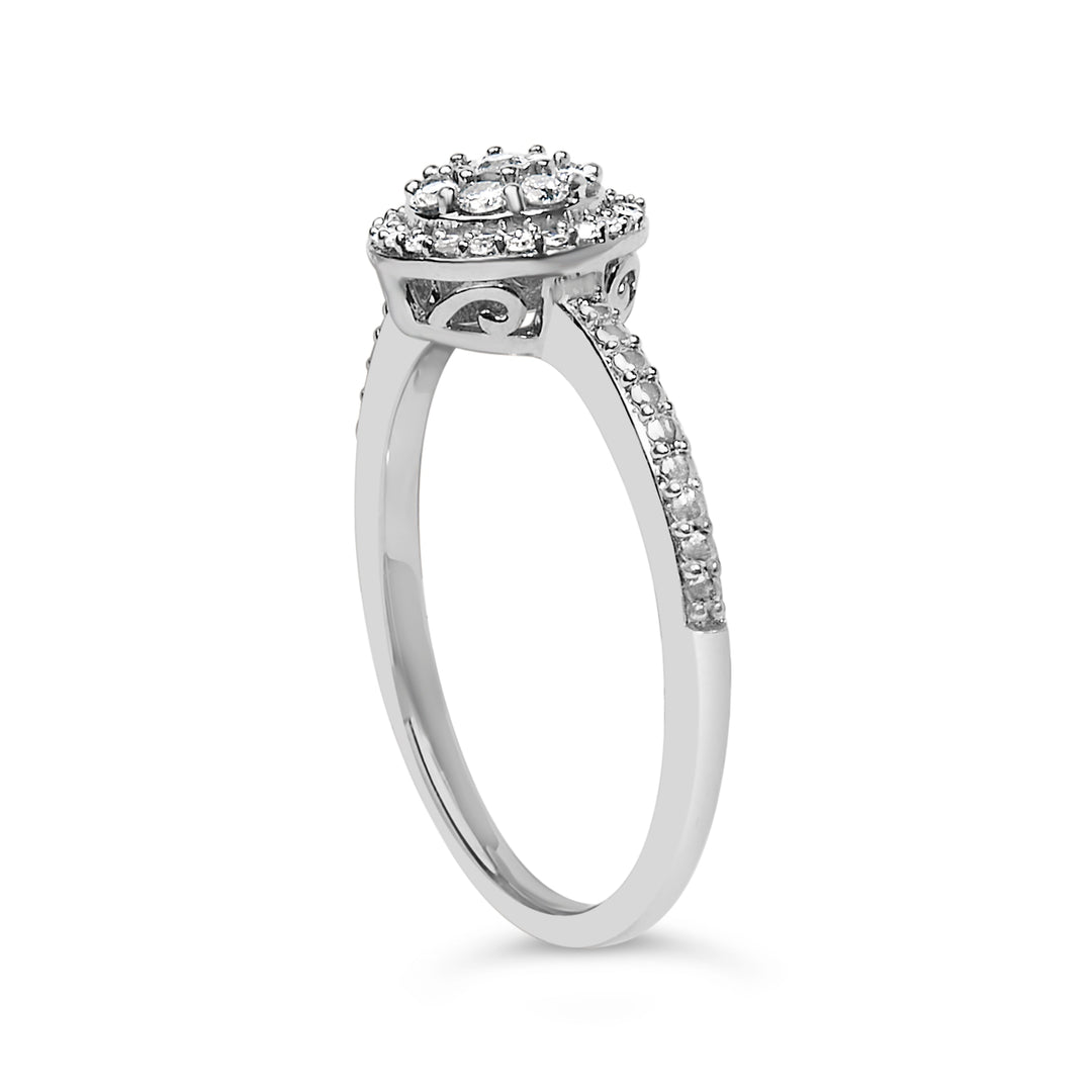 Anillo de halo con motivo redondo de diamante de 1/5 Cttw de plata de ley
