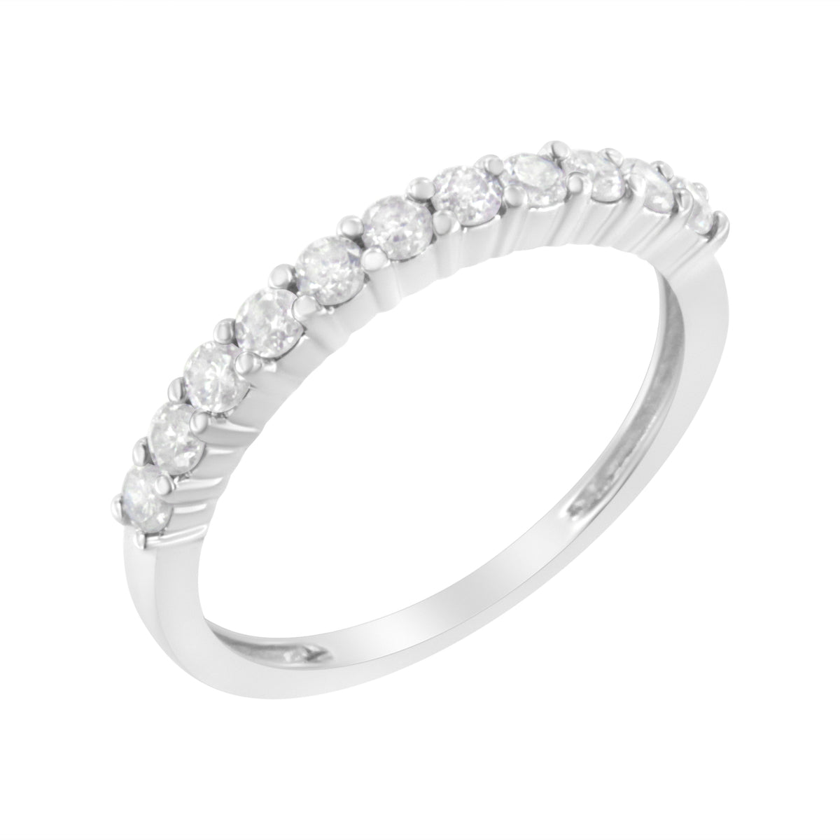 Anillo estilo banda estriada de oro blanco de 10K con diamantes de 1/2 Cttw, engastados con garras, certificado por el IGI (color I-J, claridad I2-I3) - Talla 7