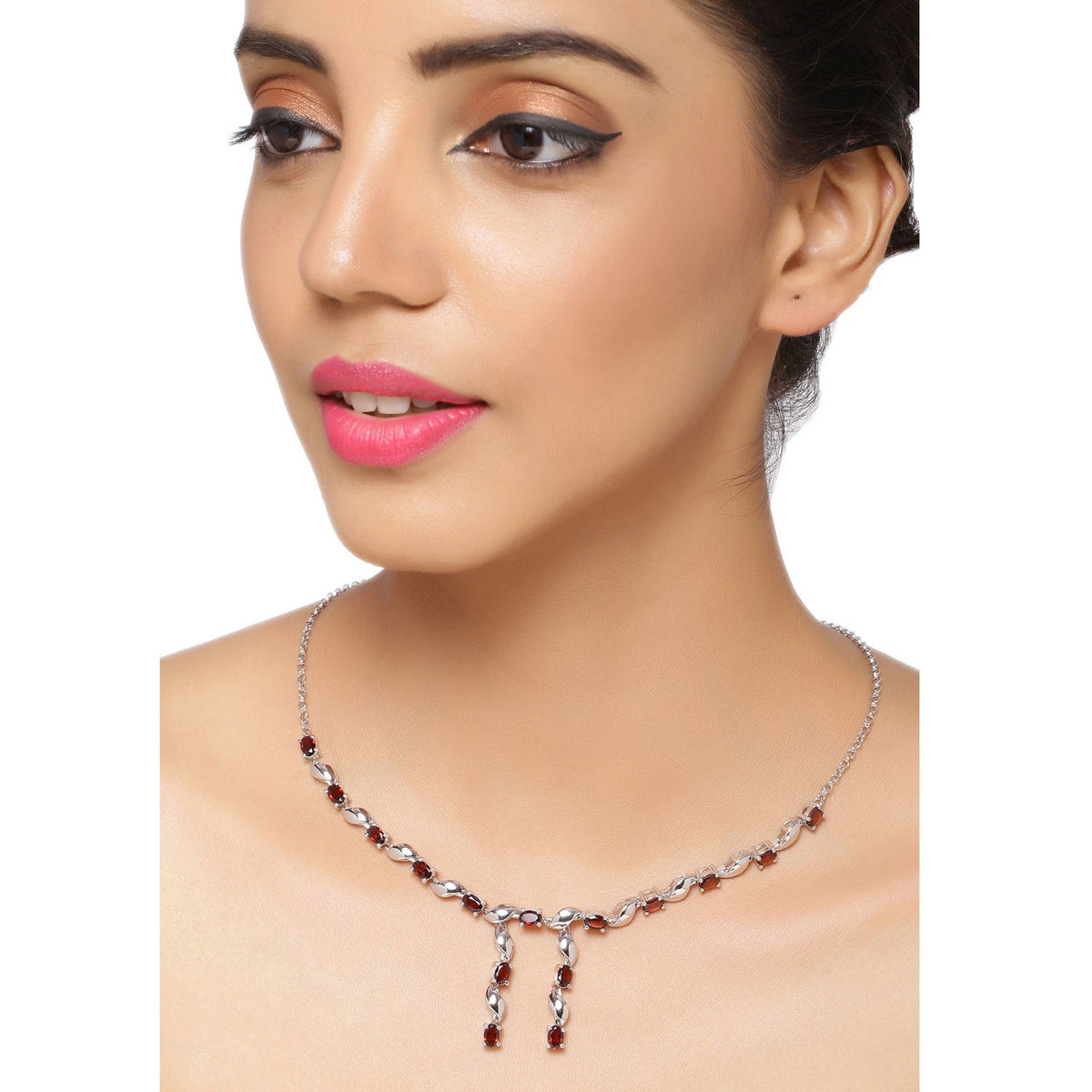 Collar de Plata de Ley .925 con Granate Genuino de 7.65 Quilates