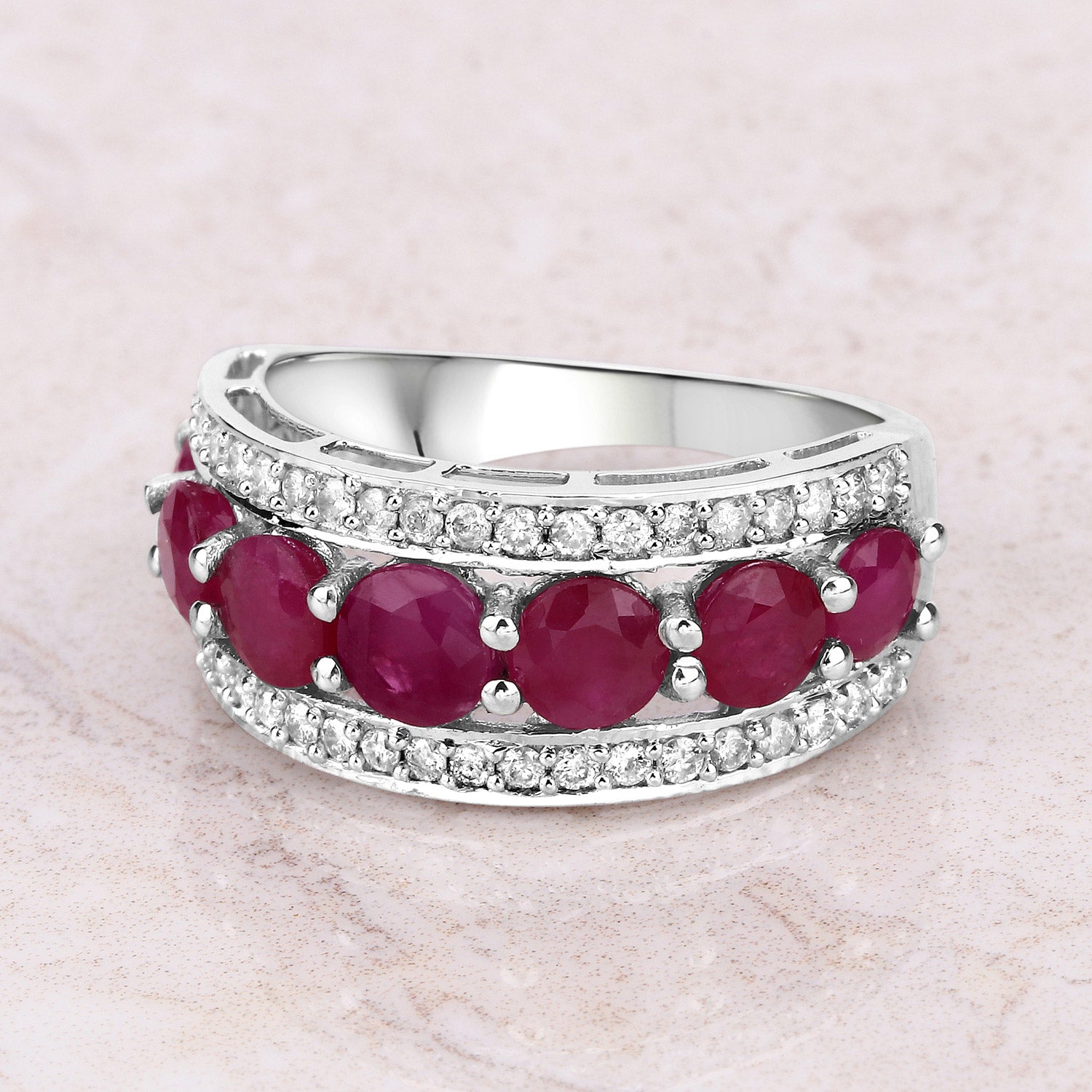 Anillo de oro blanco de 14K con rubí auténtico de 3.24 quilates y diamantes blancos
