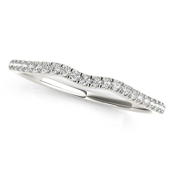 Anillo de boda de oro blanco de 14 quilates con motivo de ola y diamantes (1/8 qt total)