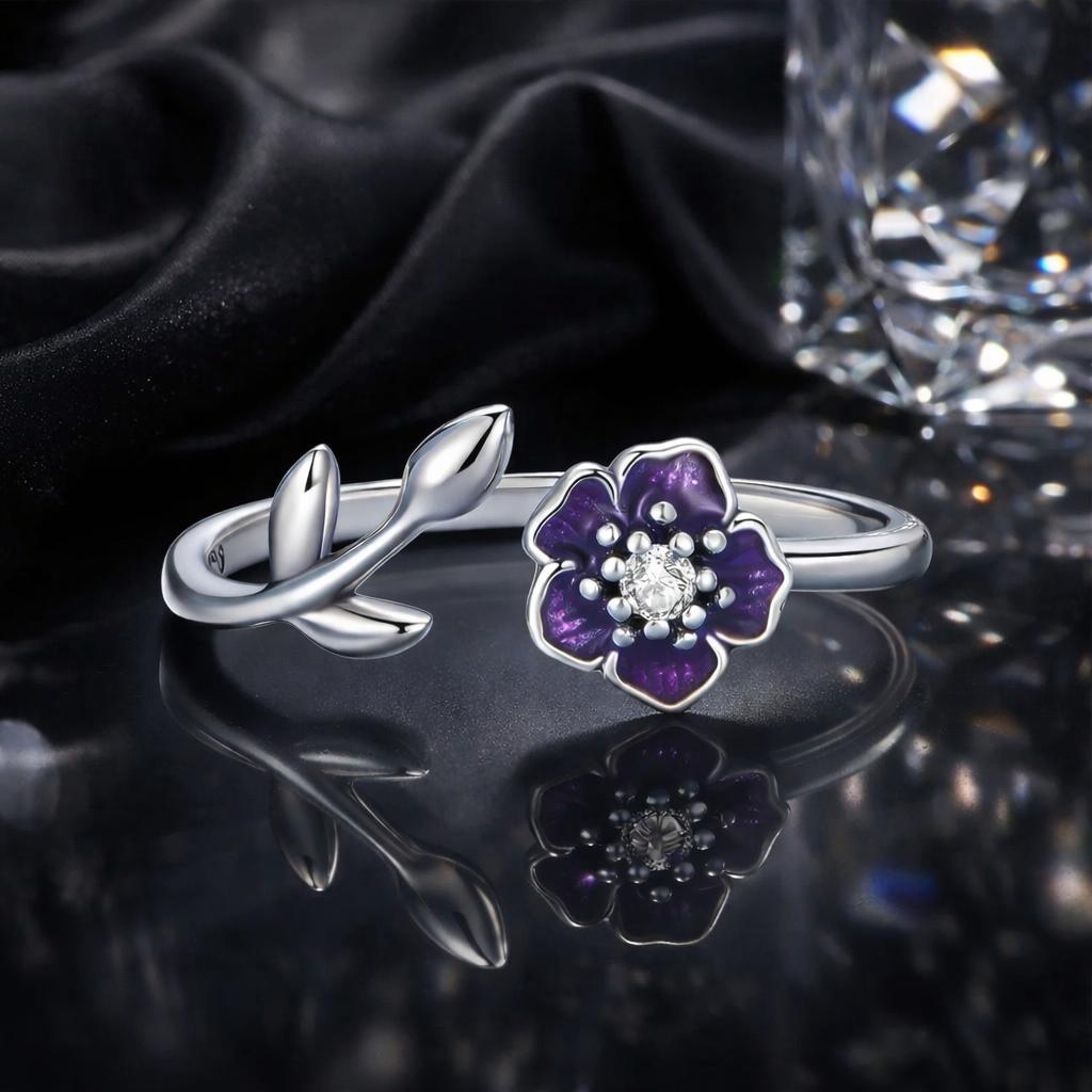 Anillo de plata de ley 925 oxidada con diseño de flores y pavé de circonitas
