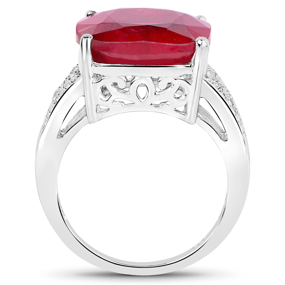 Anillo de plata esterlina .925 con rubí teñido de 14.47 quilates y topacio blanco