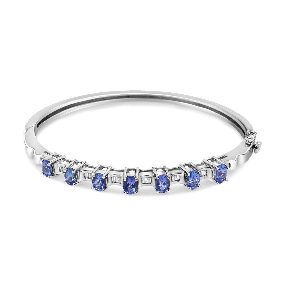 Brazalete de oro blanco de 14 quilates con tanzanita azul ovalada de 5 mm y diamantes de 1/4 Cttw (color H-I, claridad VS2-SI1) - Se ajusta a muñecas de hasta 7 1/2 pulgadas
