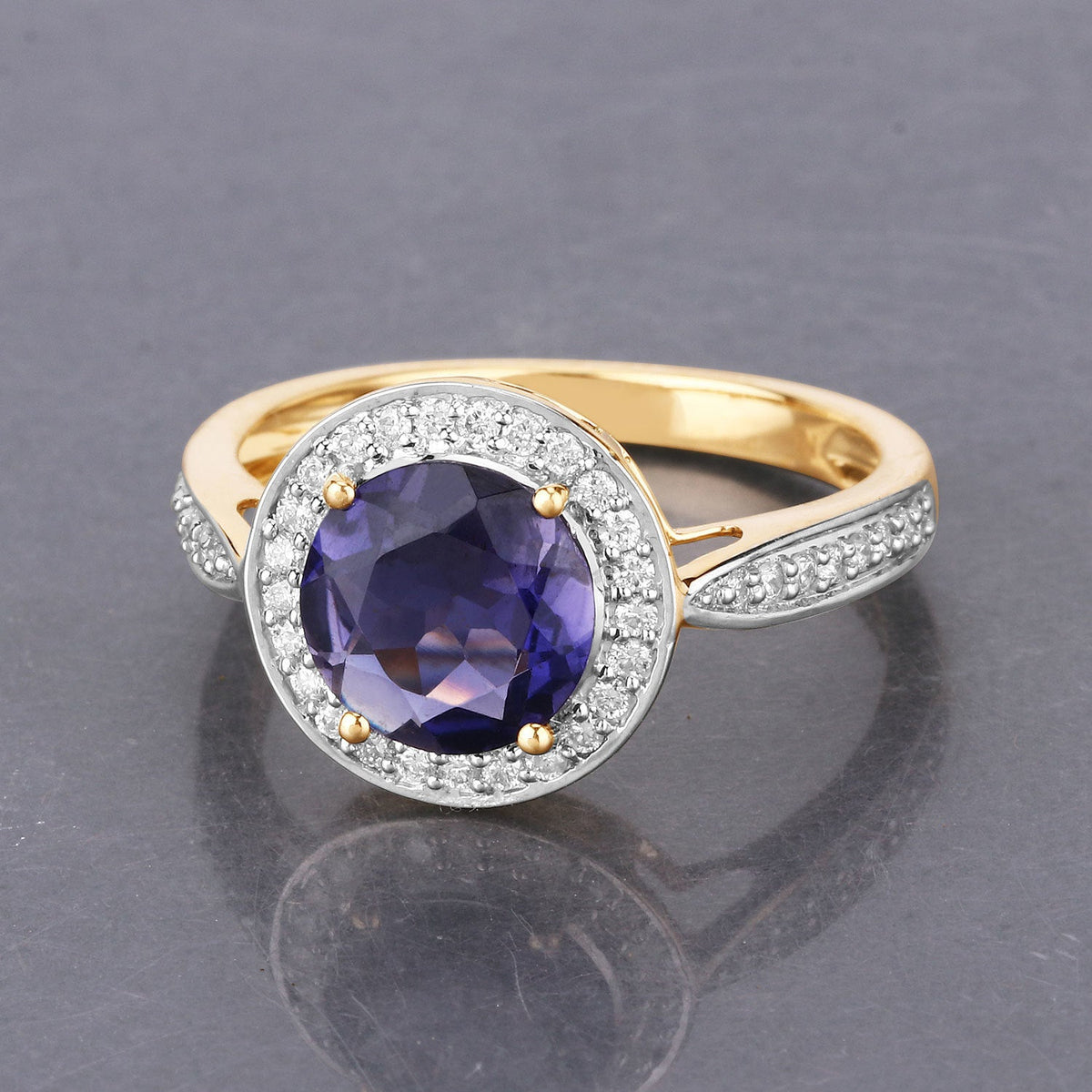 Anillo de oro amarillo de 14K con iolita genuina de 1,79 quilates y diamantes blancos