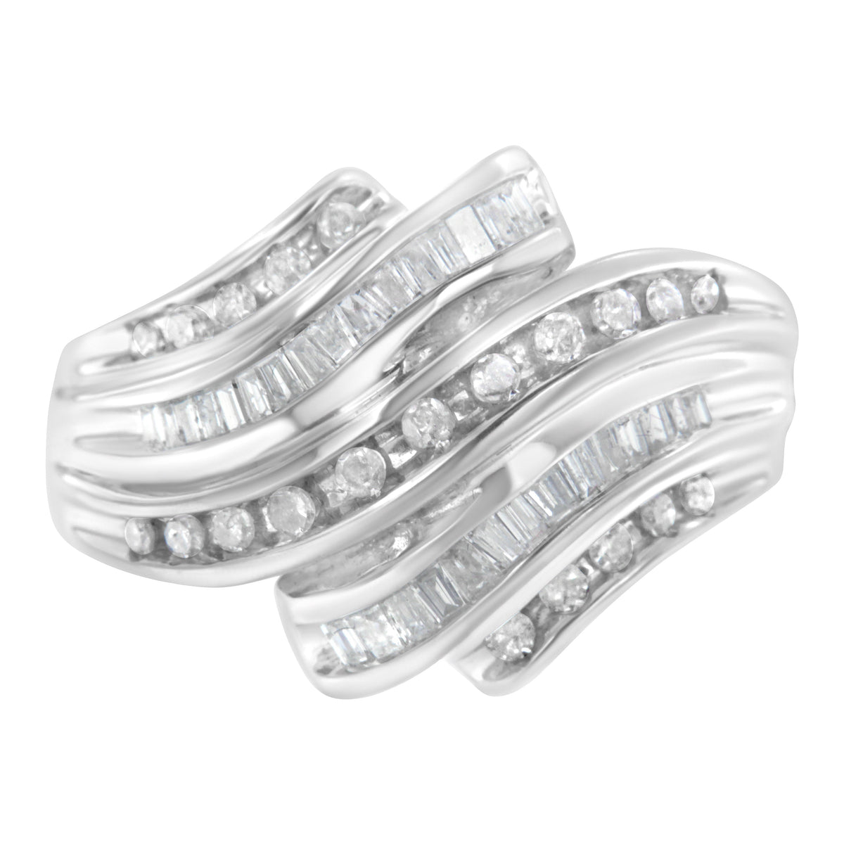Anillo de oro blanco de 10K con diamantes redondos y talla baguette en engaste de canal (3/4 quilates en total, color H-I, claridad SI2-I1) - Talla 7