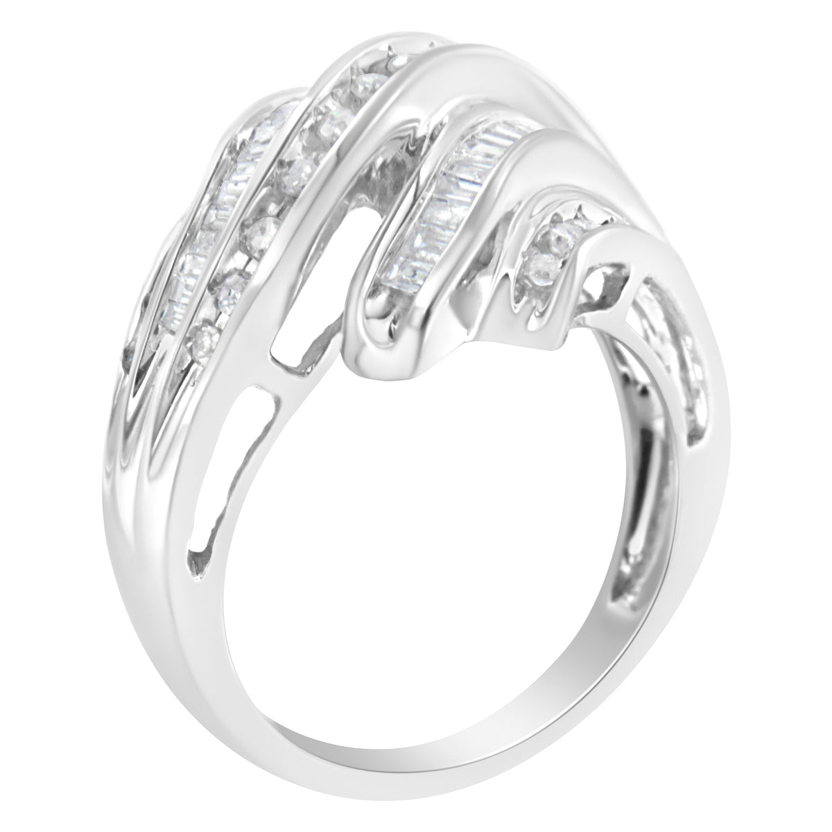 Anillo de oro blanco de 10K con diamantes redondos y talla baguette en engaste de canal (3/4 quilates en total, color H-I, claridad SI2-I1) - Talla 7