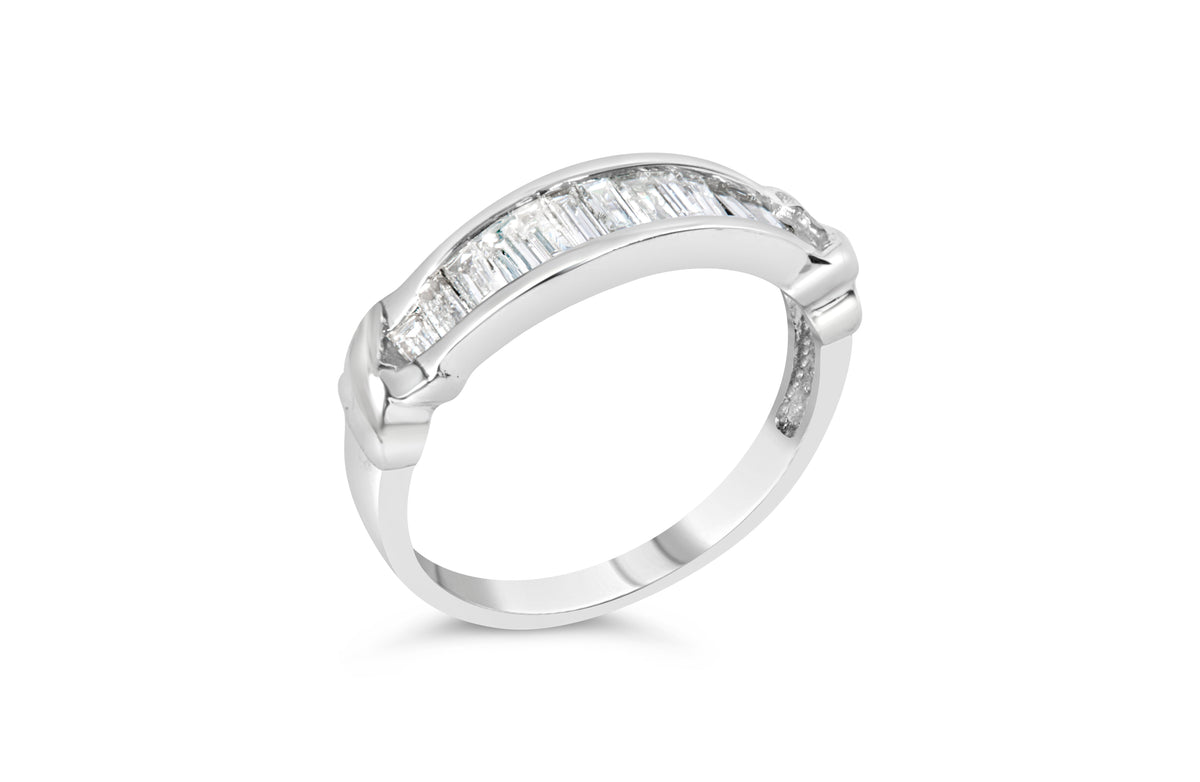 Anillo de boda de plata de ley .925 con diamantes talla baguette de 1/2 ct en engaste de canal en forma de X (color H-I, claridad I1-I2) - Talla 6-1/2