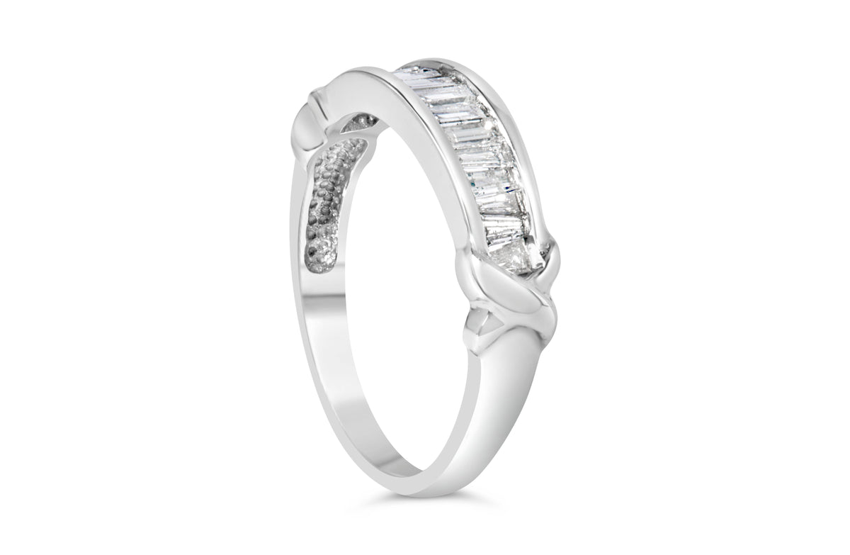 Anillo de boda de plata de ley .925 con diamantes talla baguette de 1/2 ct en engaste de canal en forma de X (color H-I, claridad I1-I2) - Talla 6-1/2