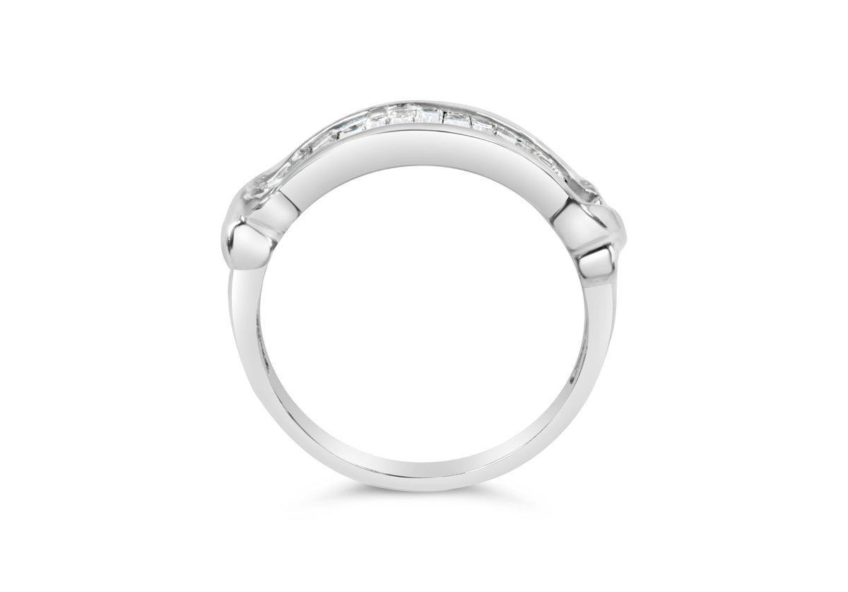 Anillo de boda de plata de ley .925 con diamantes talla baguette de 1/2 ct en engaste de canal en forma de X (color H-I, claridad I1-I2) - Talla 6-1/2