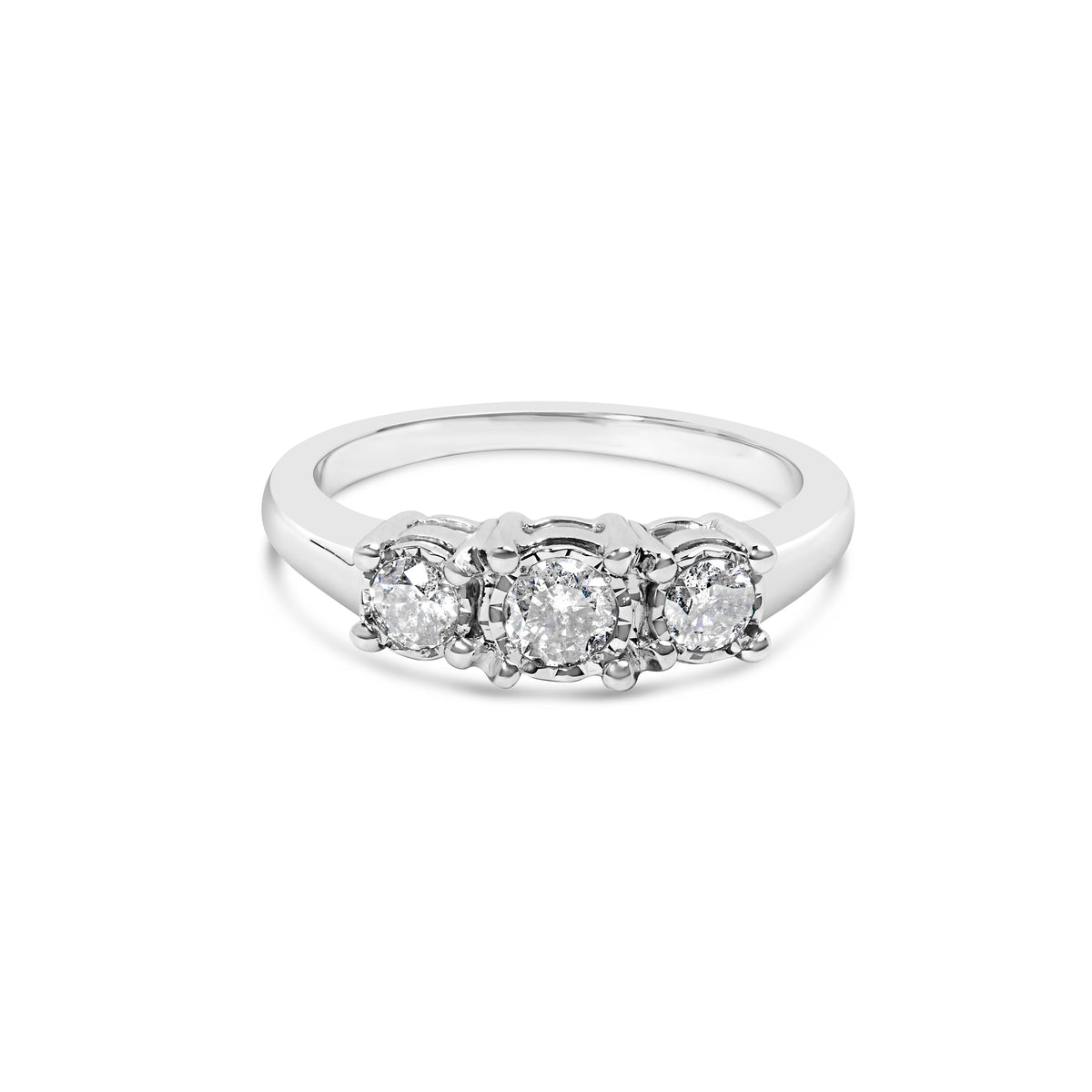 Anillo de oro blanco de 14 quilates con 1/2 quilate total de peso (CTTW) de diamantes cultivados en laboratorio redondos en engaste "milagroso" con tres piedras en placa de ilusión (color F-G, claridad VS1-VS2) - Talla de anillo 7