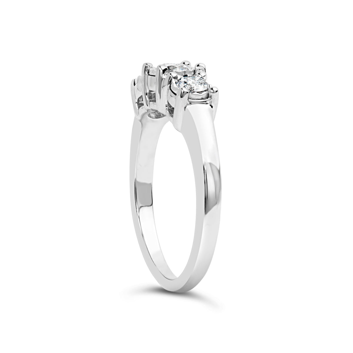 Anillo de oro blanco de 14 quilates con 1/2 quilate total de peso (CTTW) de diamantes cultivados en laboratorio redondos en engaste "milagroso" con tres piedras en placa de ilusión (color F-G, claridad VS1-VS2) - Talla de anillo 7