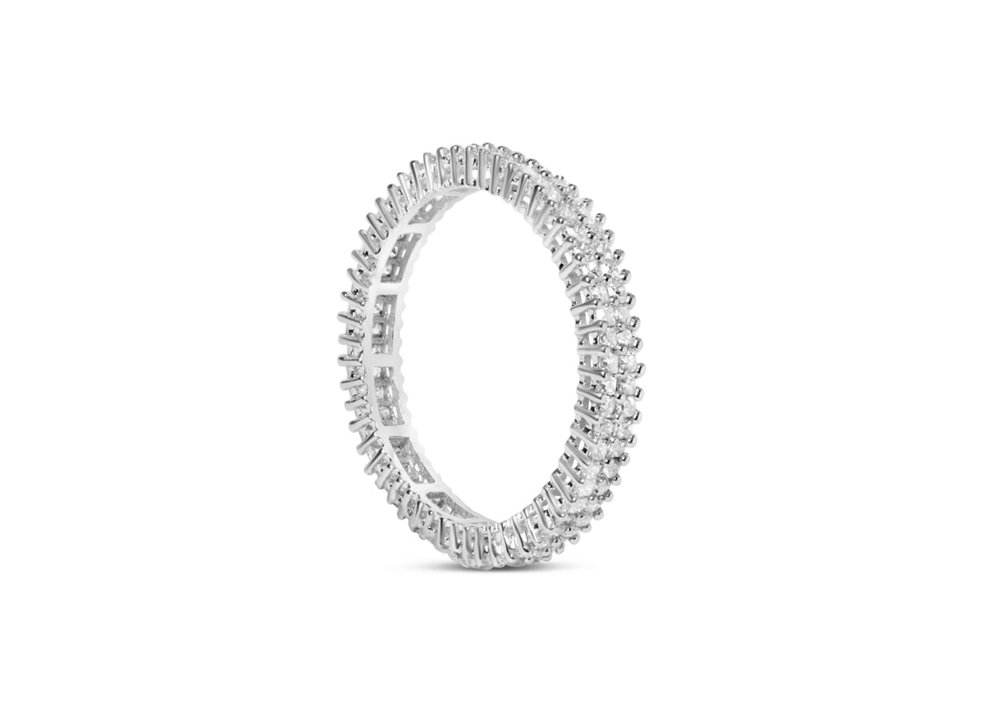 Anillo de banda de eternidad de doble fila de diamantes de corte princesa de 1,0 Cttw en oro blanco de 10K (color I-J, claridad I1-I2) - Talla 7