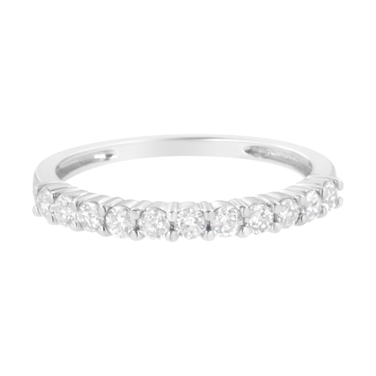 Anillo estilo banda estriada de oro blanco de 10K con diamantes de 1/2 Cttw, engastados con garras, certificado por el IGI (color I-J, claridad I2-I3) - Talla 7