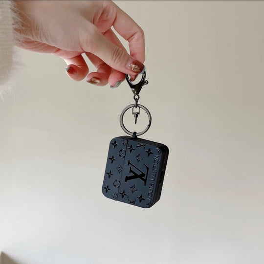 Photo of {{ product.title | truncate: 80, '' | escape }}