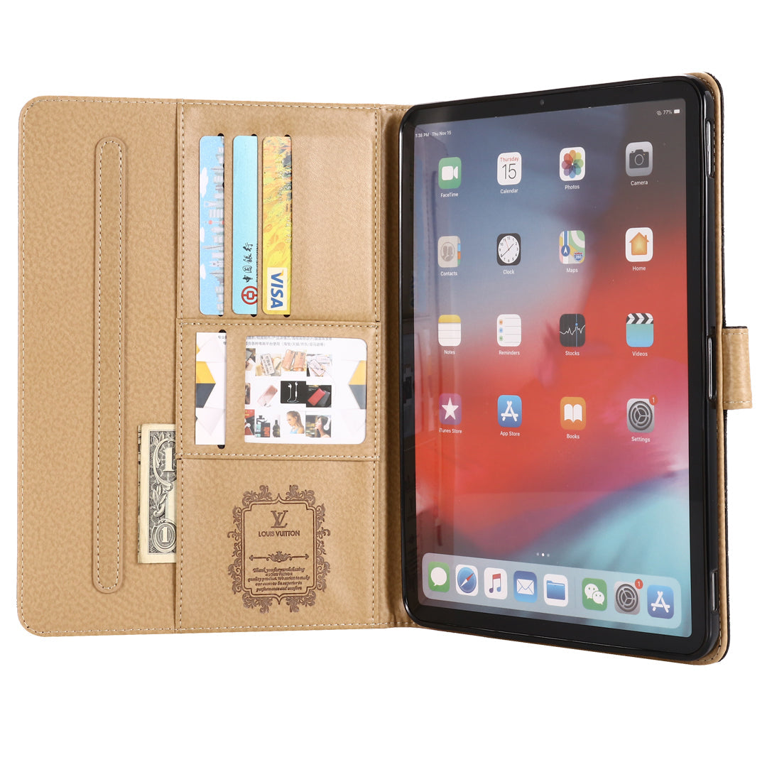 Чехол-книжка для Apple iPad с монограммой, рельефным 3D-рисунком и функцией подставки