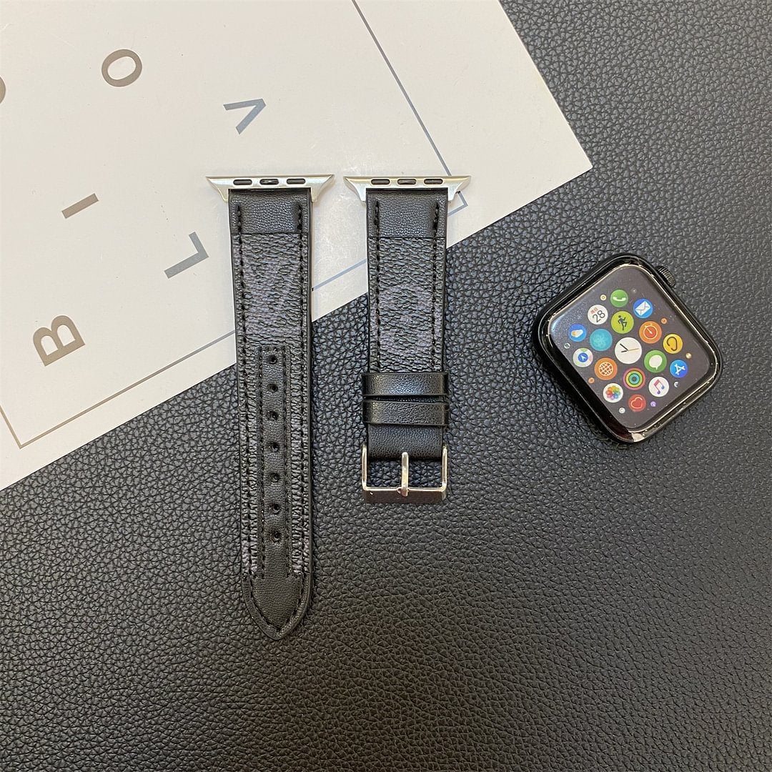 РЕМЕШОК ДЛЯ APPLE WATCH С МОНОГРАММОЙ ИЗ КОЖИ С ПРОШИВКОЙ
