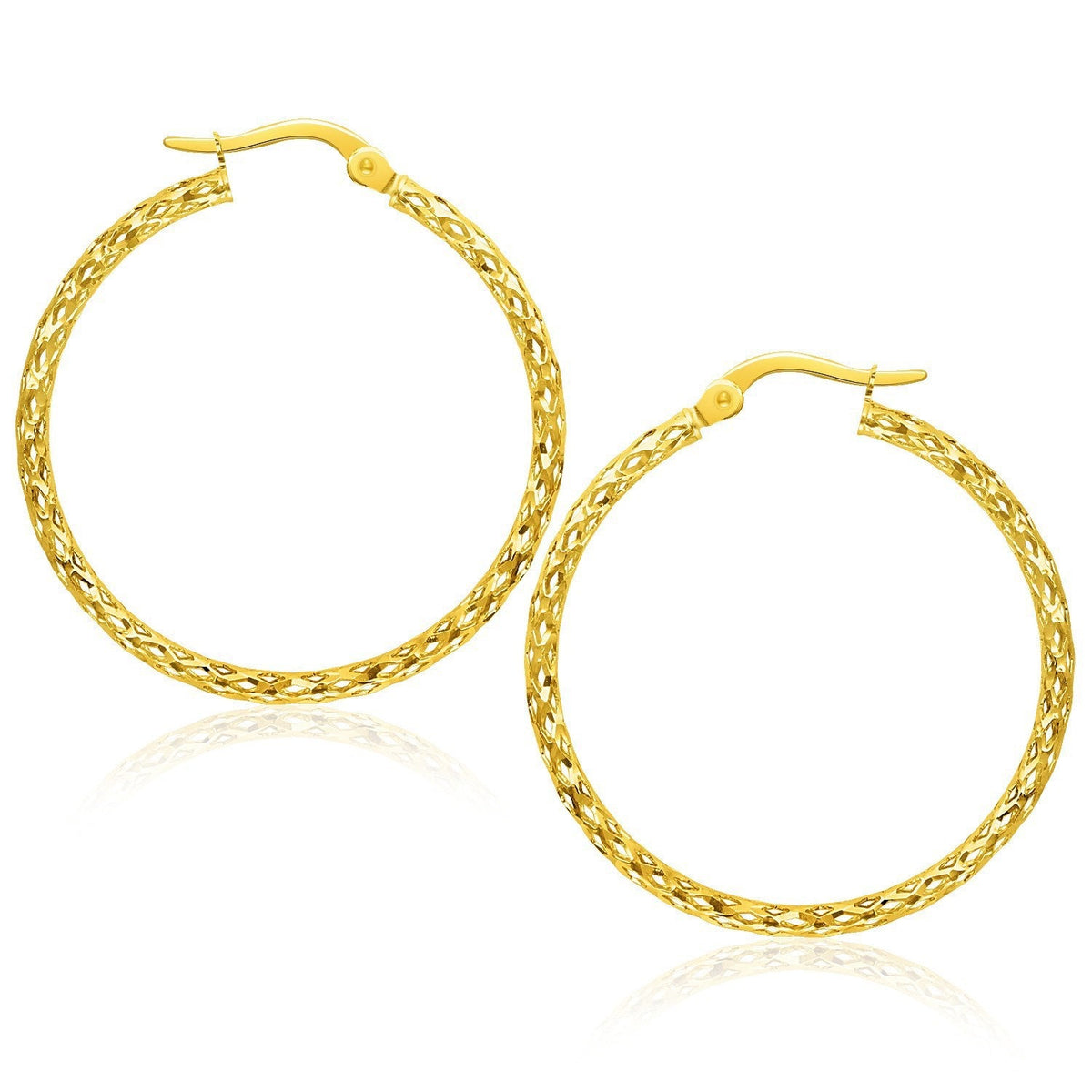 Aretes de aro grandes texturizados en oro amarillo de 10k
