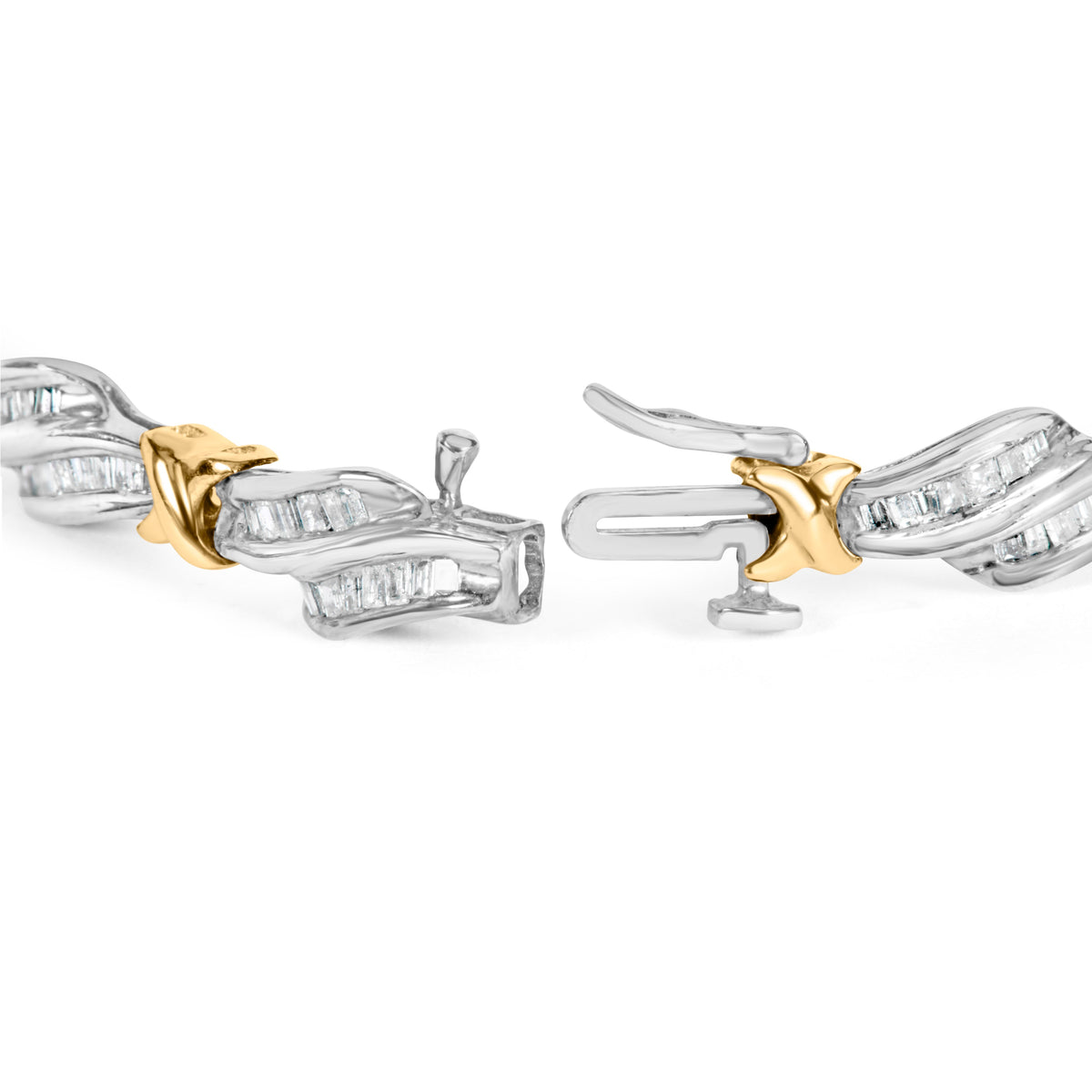Pulsera de eslabones en espiral con diseño "X" y tejido de diamantes talla baguette engastados en carril, en oro de dos tonos de 10 quilates y 2,00 Cttw (Color H-I, Claridad I1-I2) - 7"