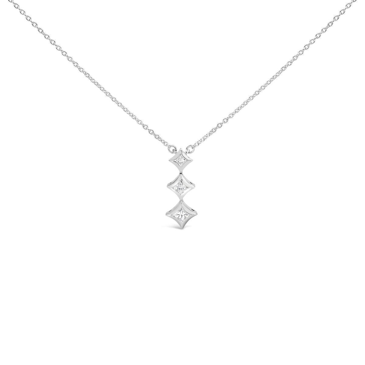 Collar con Colgante de Oro Blanco de 10K, 1/5 Cttw, con 3 Piedras de Diamantes Corte Princesa, 18" (Color H-I, Claridad SI2-I1)