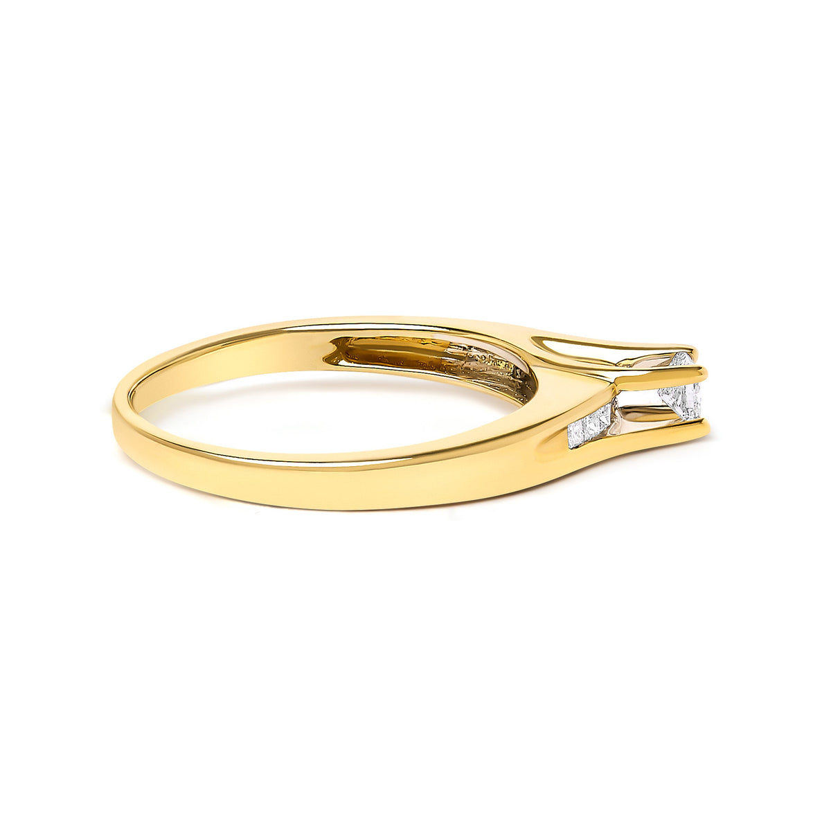 Anillo de compromiso de oro amarillo de 14 K con diamante de talla princesa de 1/4 Cttw
